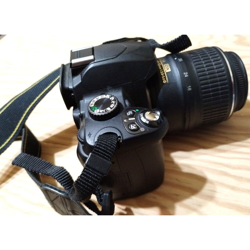 Nikon D60 Digital SLR Camera Bundle - Picture 8 of 15